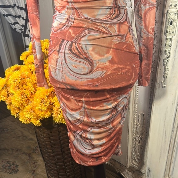 Blanc Swirl Pattern Long Sleeve Open Back Mesh Occassion Dress - Picture 3 of 13